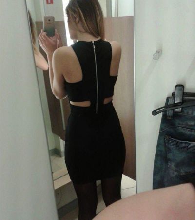 Czarna sukienka z wycieciami na plecach