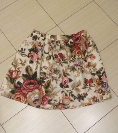 Rozkloszowana spódnica w kwiaty 