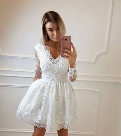 Biała koronkowa sukienka 